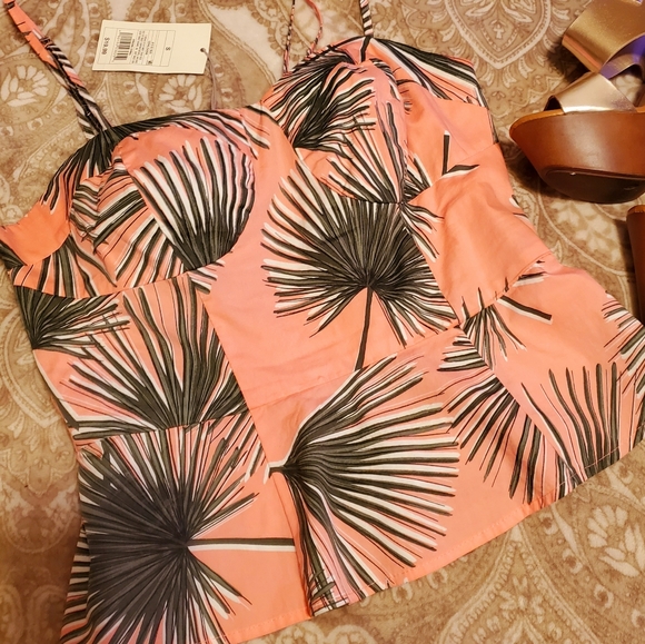 NWT Coral Fitted Peplum top - Picture 2 of 3